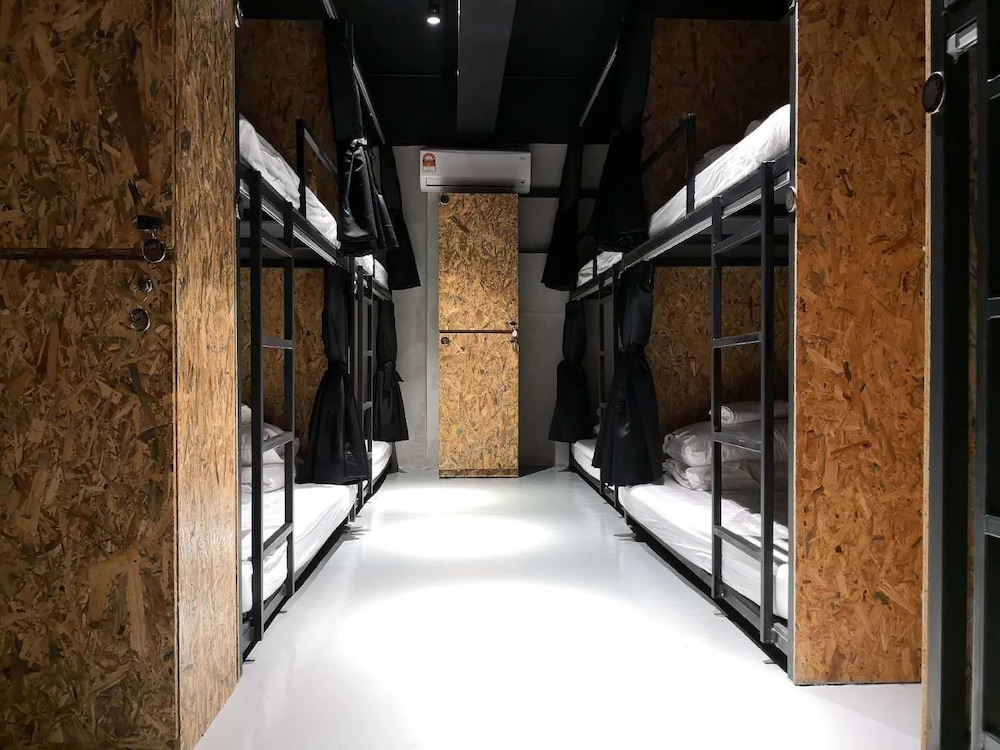 Single Bed in 14-Bed Mixed Dormitory Room