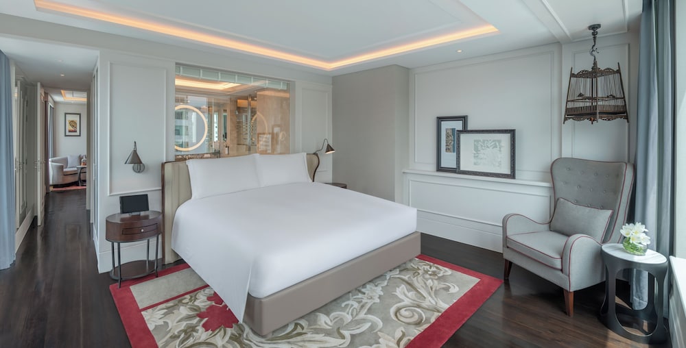 OPERA SUITE, 1 King Size Bed, Spacious Living Room, Club Millésime Access thumbnail 6