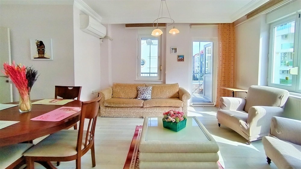 Apartment photo 2