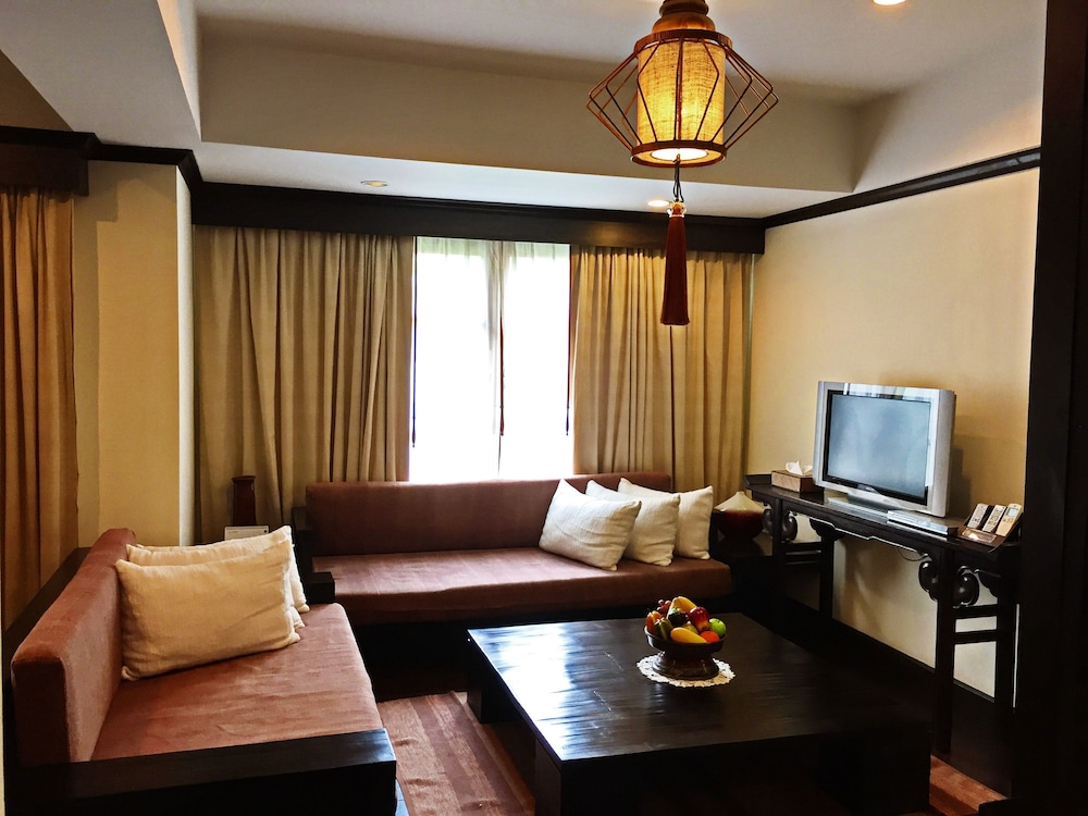 Suite, 2 Bedrooms - Photo 16