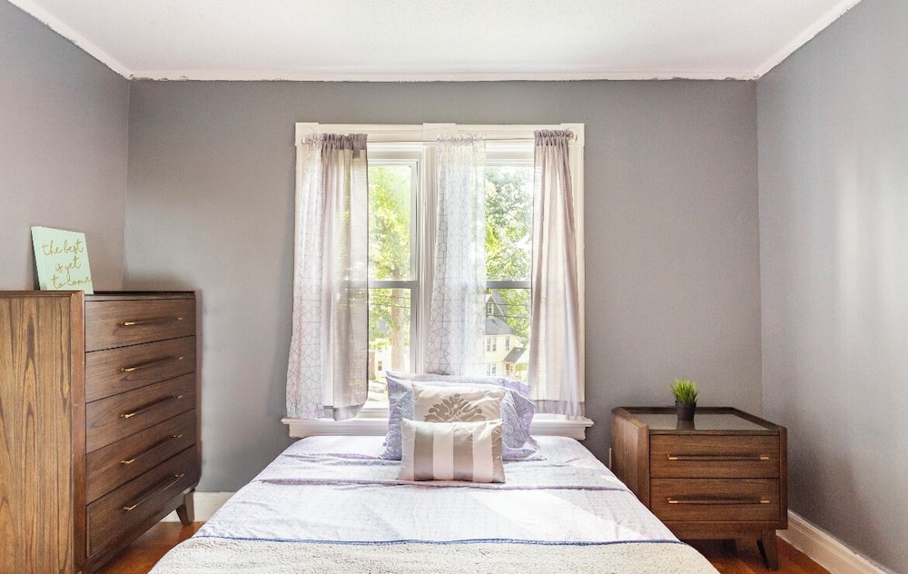 Traditional House, Multiple Bedrooms photo 2