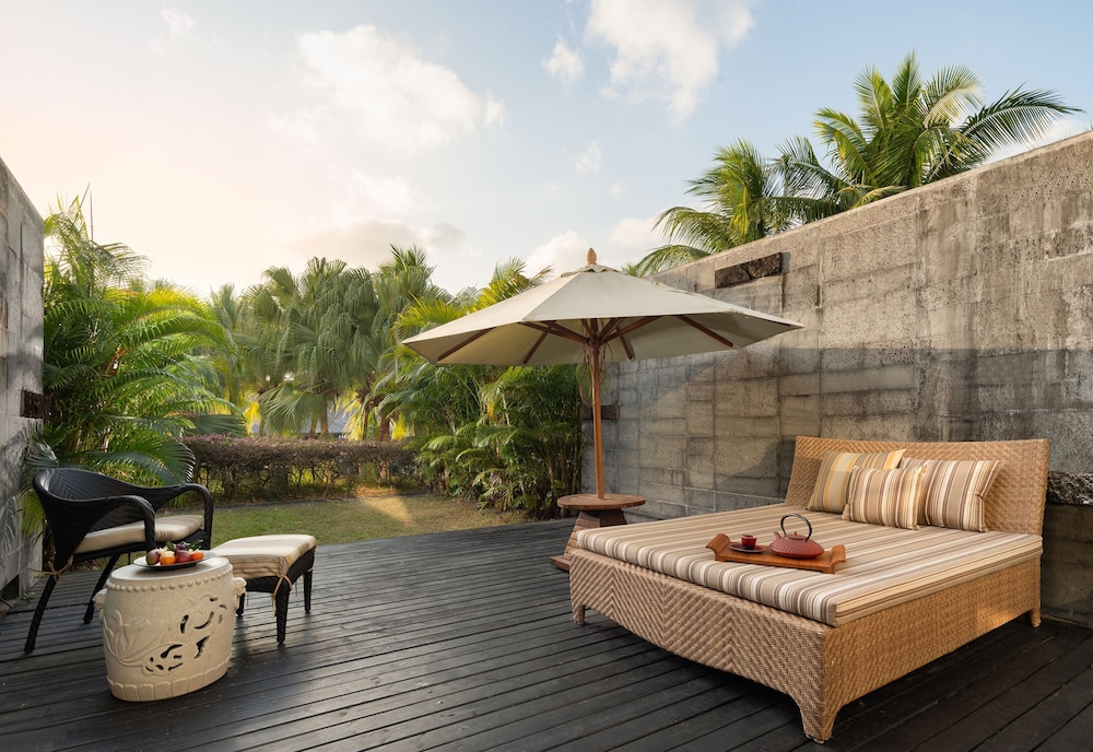 Deluxe Room, 1 King Bed, Garden View