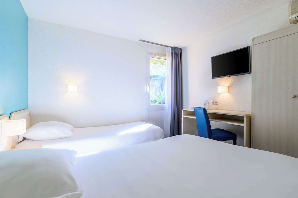 Standard Triple Room, 3 Twin Beds, Non Smoking - Photo 4