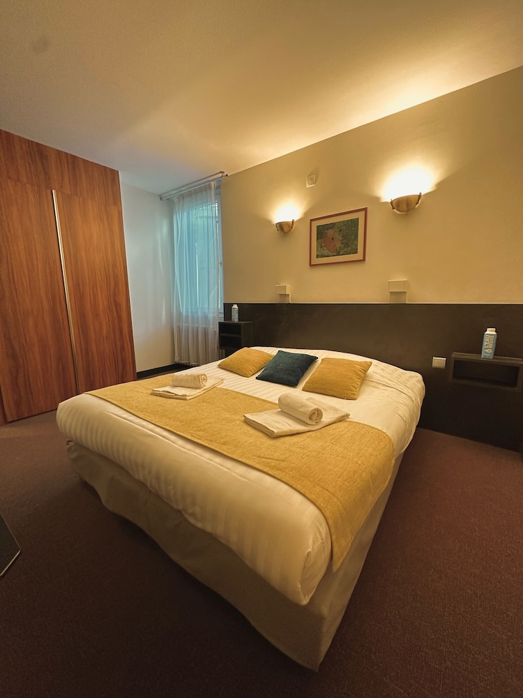 Double Room, Queen Bed - Photo 5
