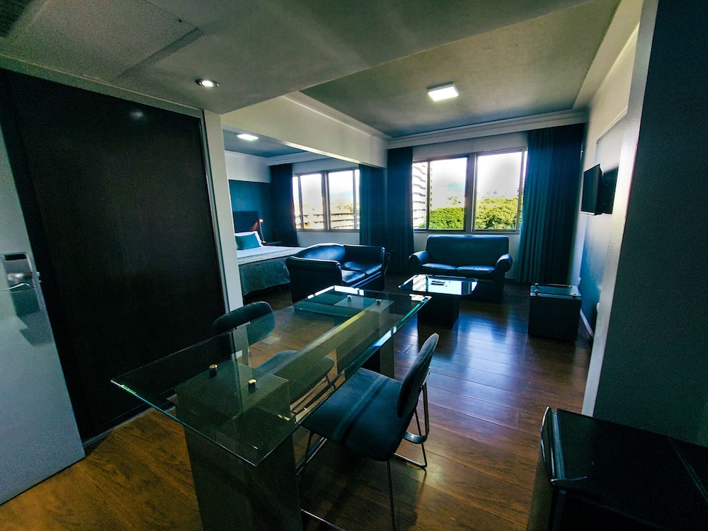 Suite thumbnail 5