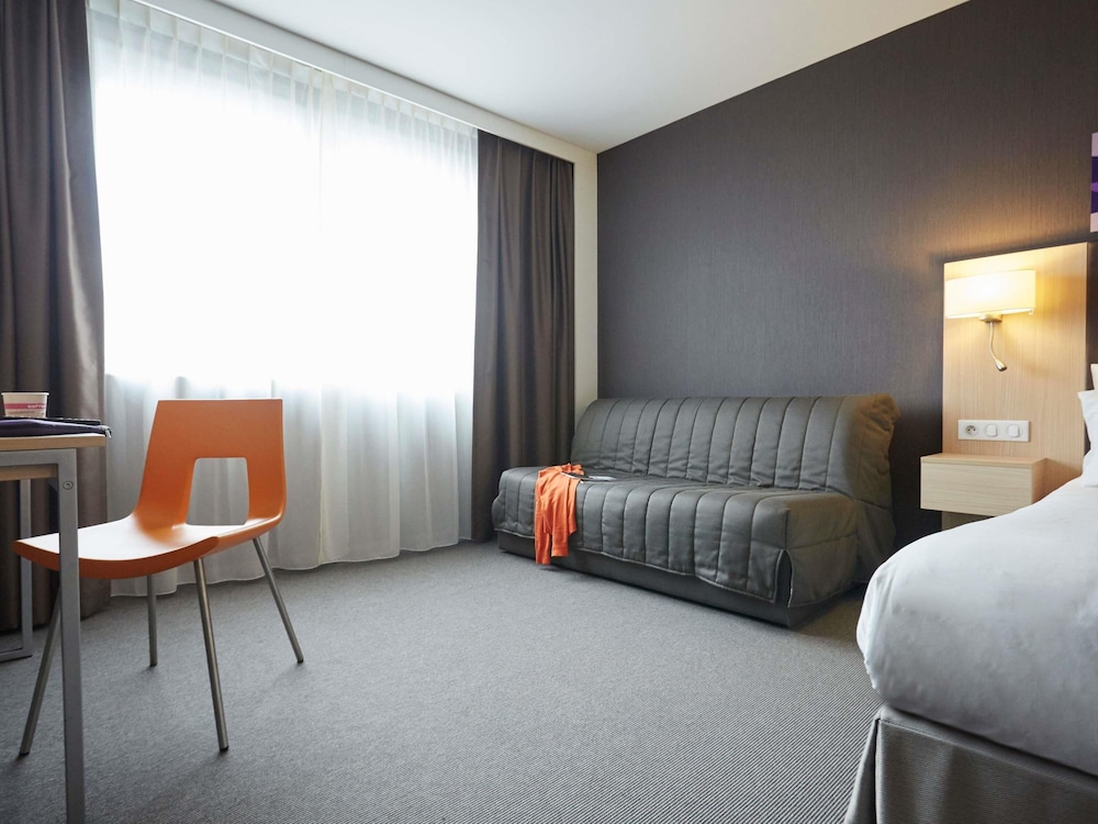 Privilege, Family Room, 1 King Bed with Sofa bed photo 1