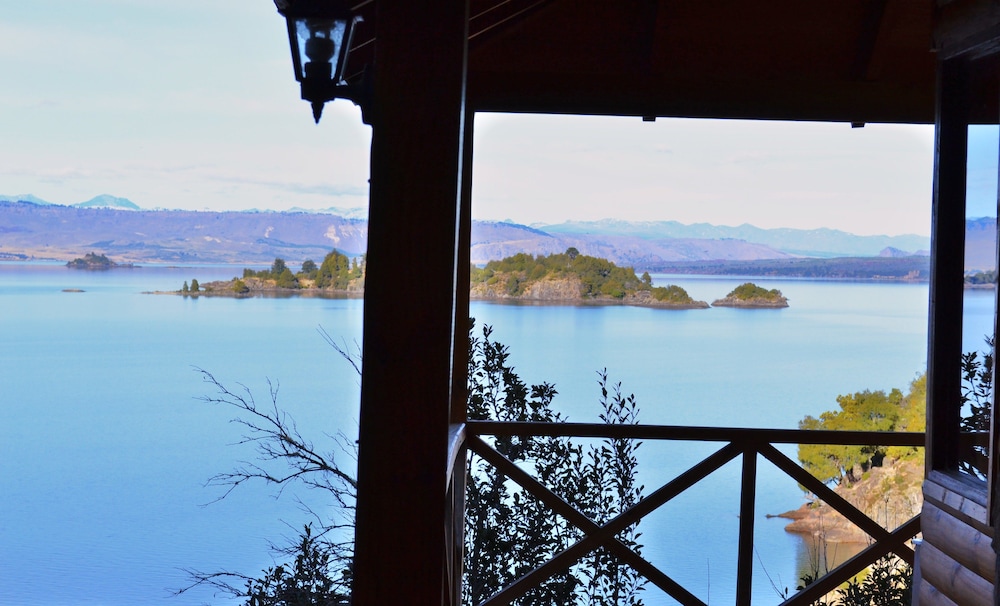 Exclusive Chalet, 1 King Bed, Hot Tub, Lake View photo 3