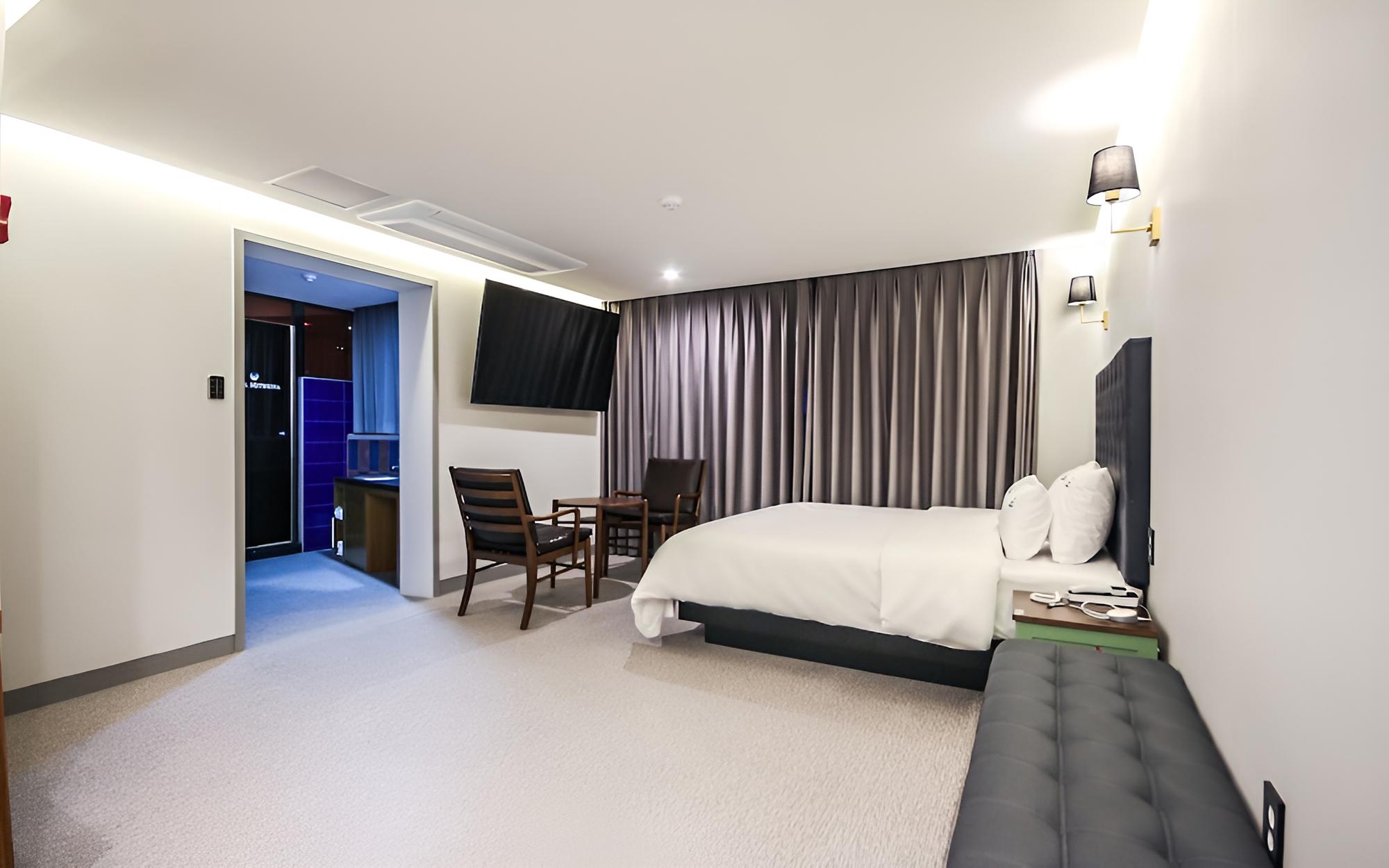 Room (Special Room) - Photo 14