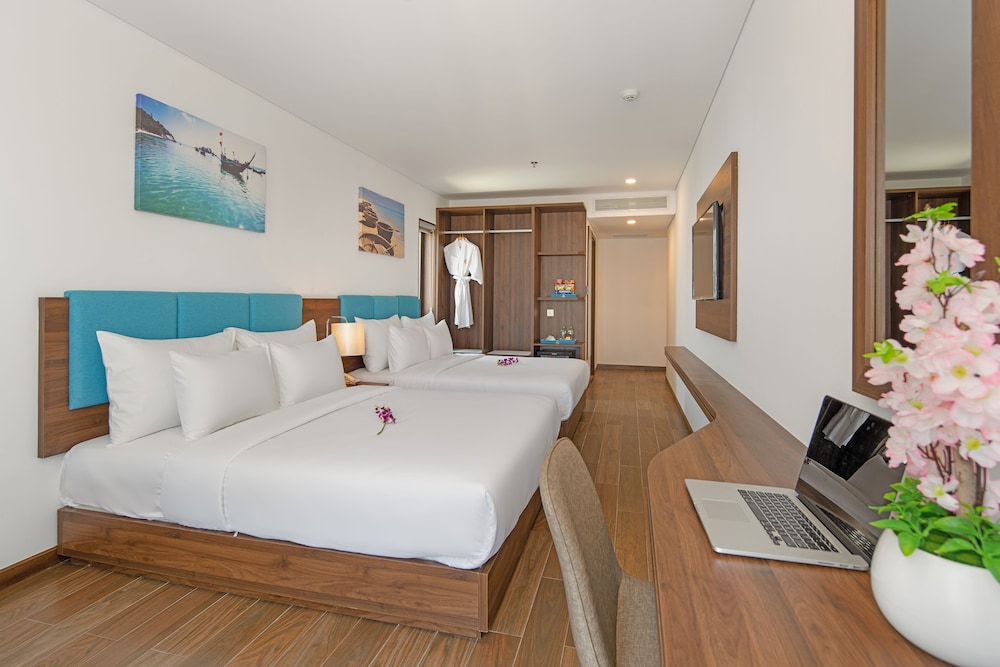 Deluxe Twin Room, Partial City and River View