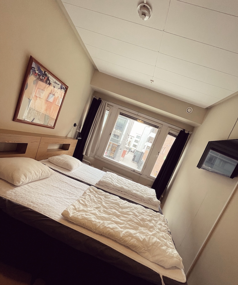 Basic Twin Room, Shared Bathroom