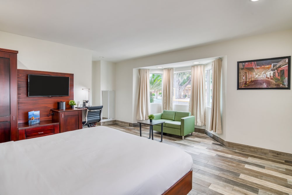 Room, 1 King Bed - Photo 8