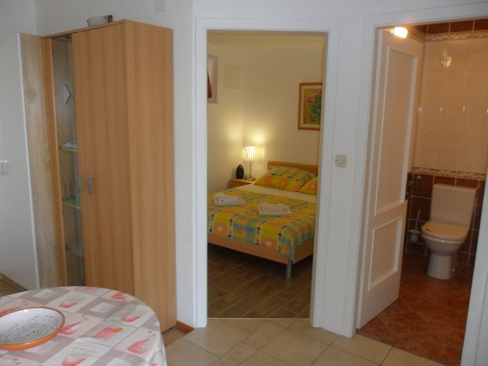 Apartment (A4)