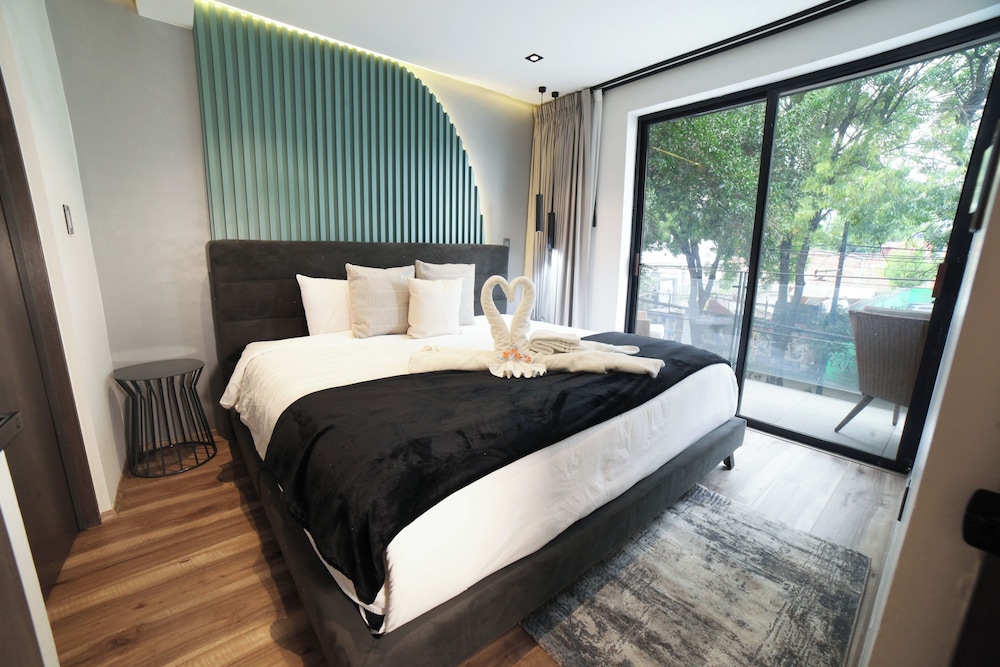 Design Apartment, 2 Bedrooms, Kitchen, Courtyard View photo 1