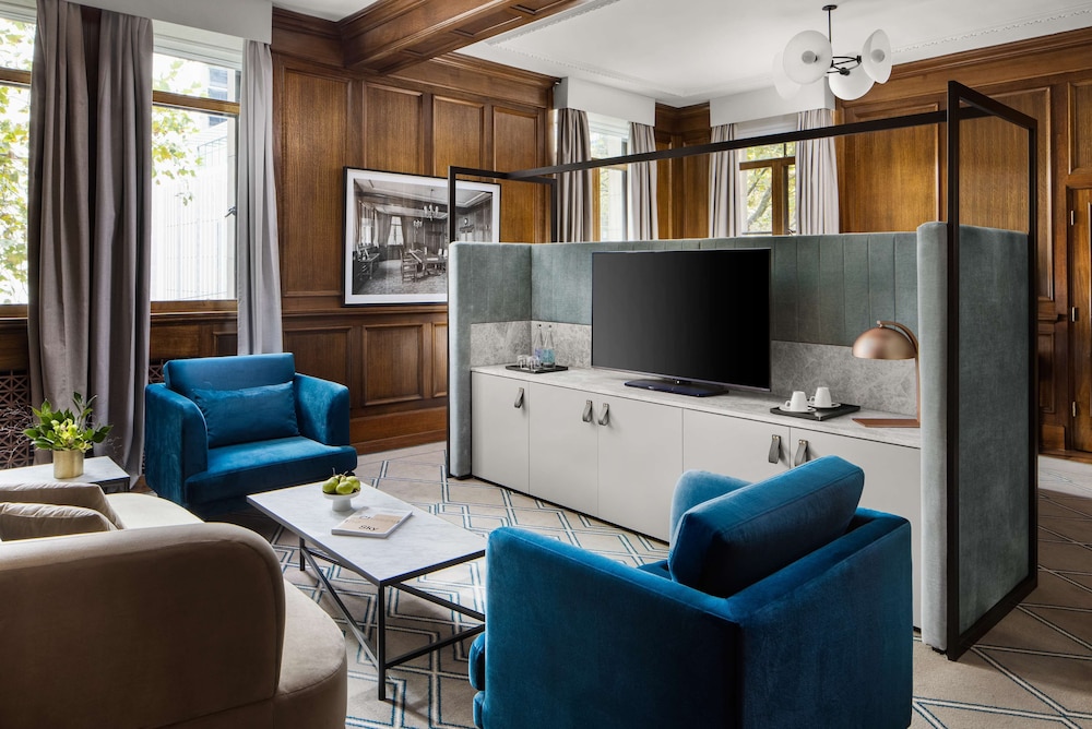 Suite, 1 King Bed (King Master Suite, Lounge Access)