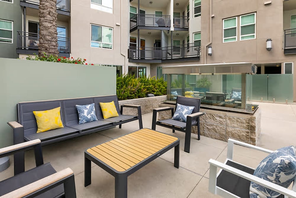 Stylish Getaway W Pool GYM Parking 10 Min to Cedar, Billede 16