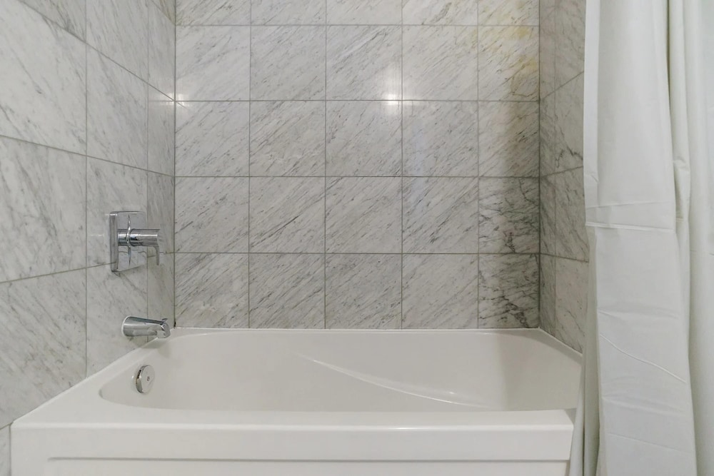 Luxury Suite thumbnail 5