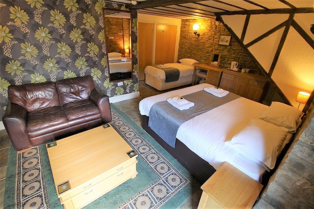 Deluxe Triple Room, Ensuite photo 1