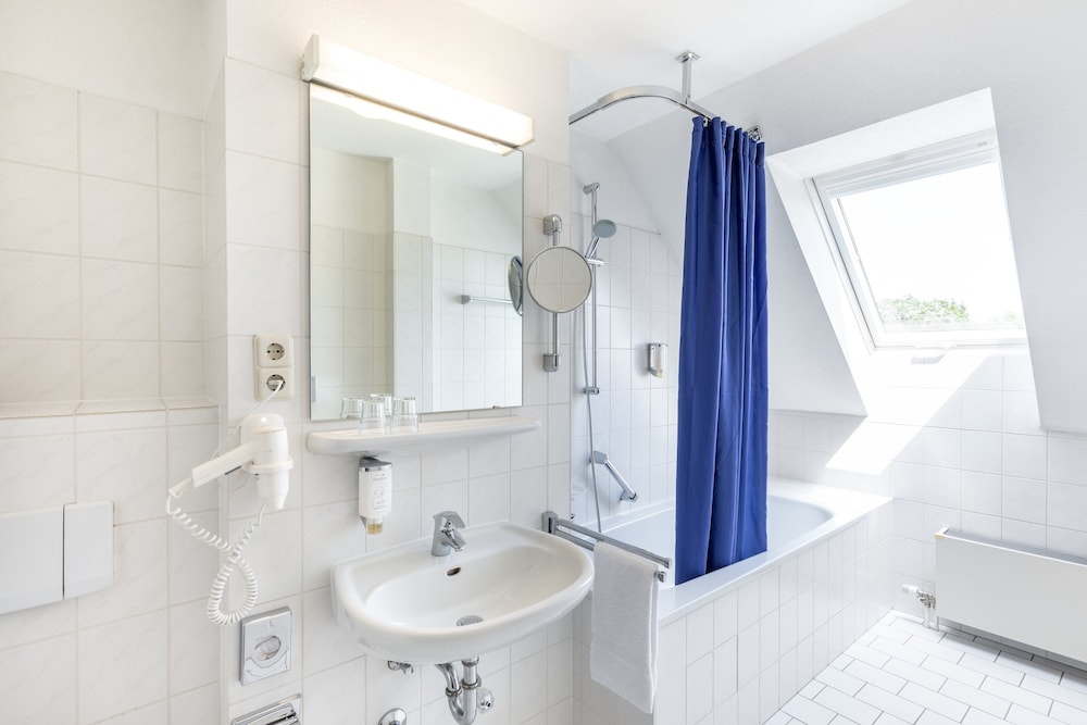 Suite, 1 Bedroom - Photo 4