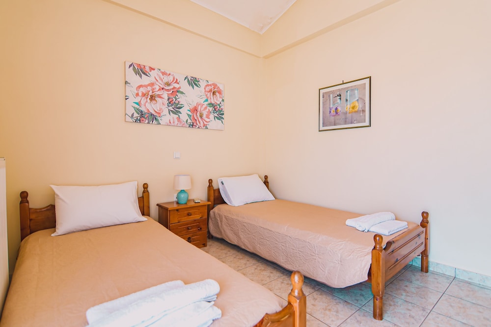 Family House, 2 Bedrooms, 2 Bathrooms (Olga'S Garden House Douneika) photo 1