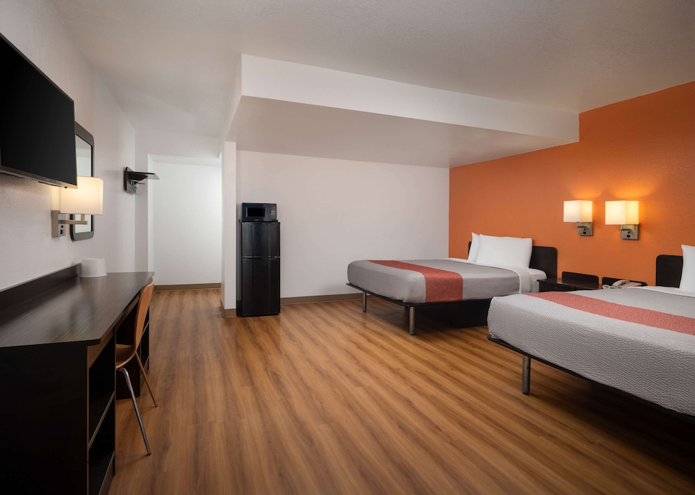 Deluxe Room, 2 Double Beds, Non Smoking, Refrigerator & Microwave photo 2