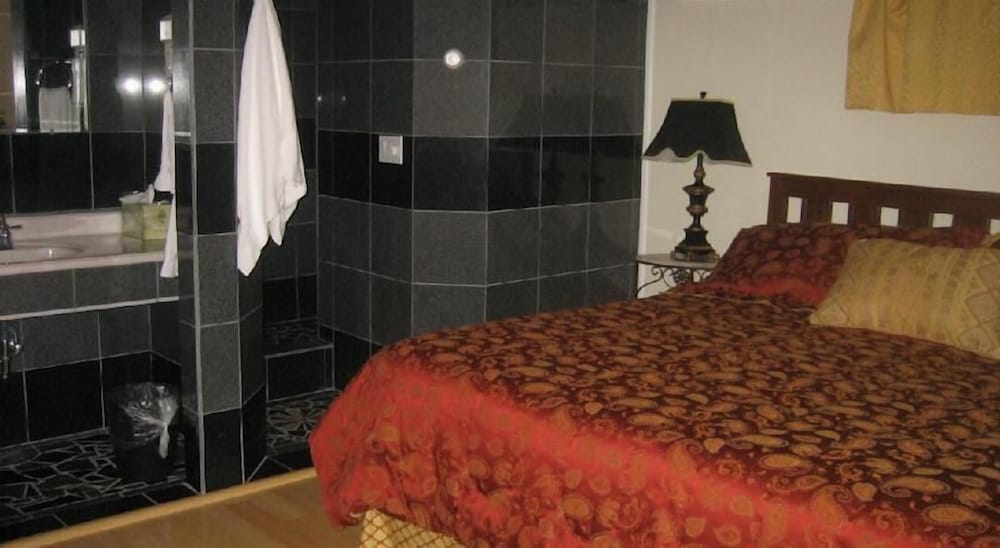 Standard Room, 1 King Bed photo 1