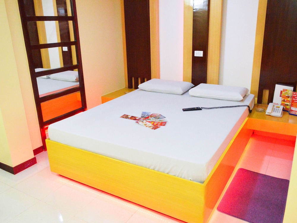 Deluxe Room, 1 Queen Bed