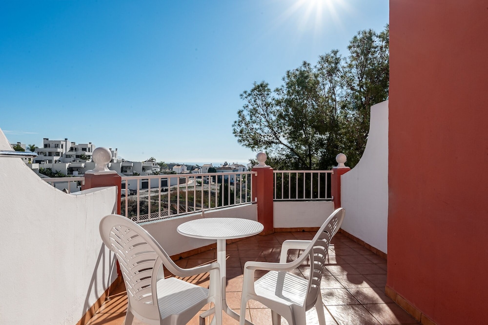 Comfort Room, Terrace, Partial Ocean View - Photo 4
