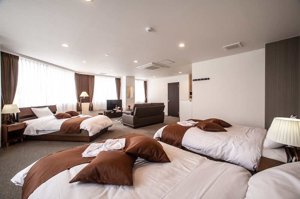 DELUXE LARGE ROOM 501