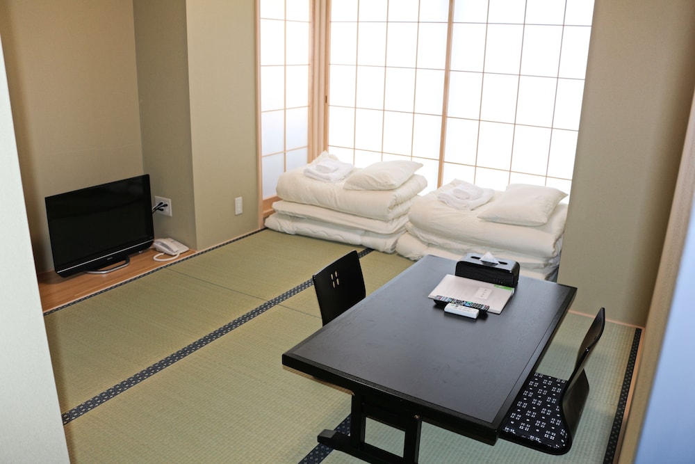 Room (503)