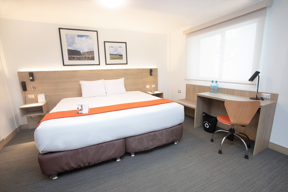 Traditional Room, 1 Queen Bed - Photo 2