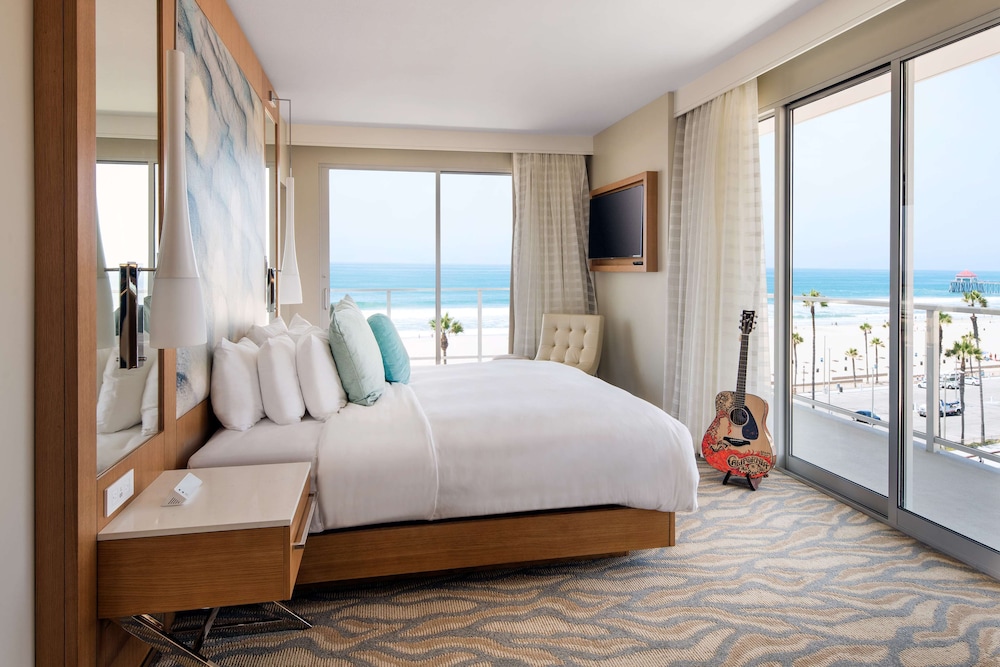 Suite, 1 King Bed with Sofa bed, Oceanfront photo 1