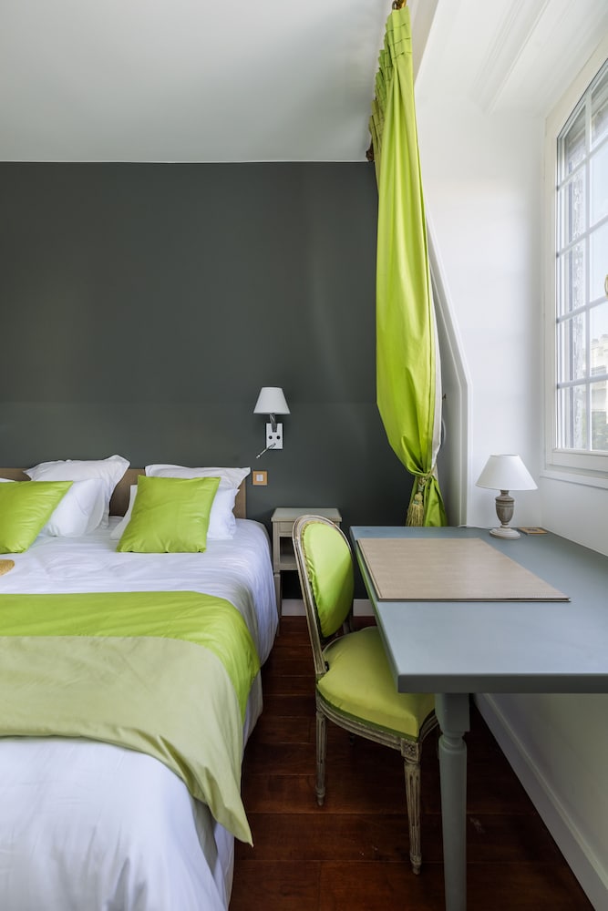 Deluxe Double Room (Van Gogh) - Photo 11