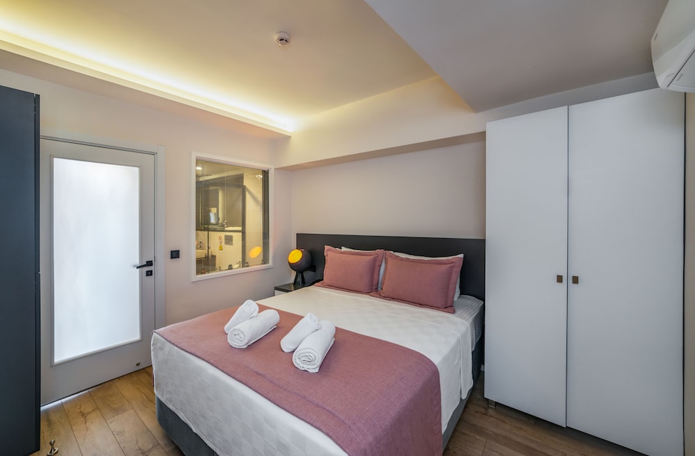 Deluxe Suite, Sea View - Photo 2