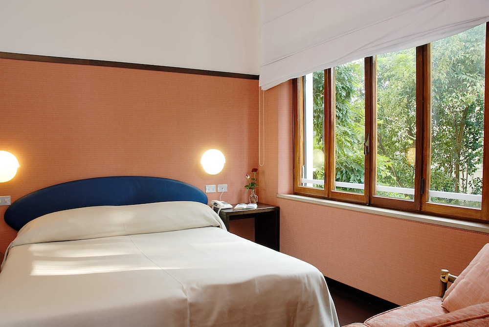 Comfort Room - Photo 1