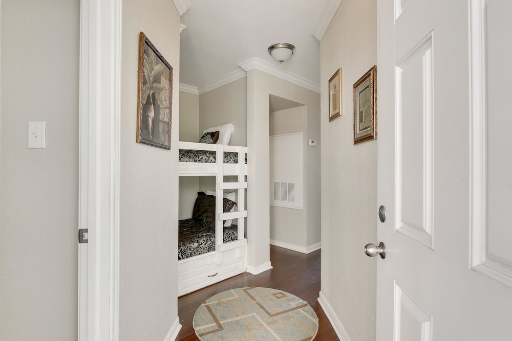 Condo, 1 Bedroom photo 1