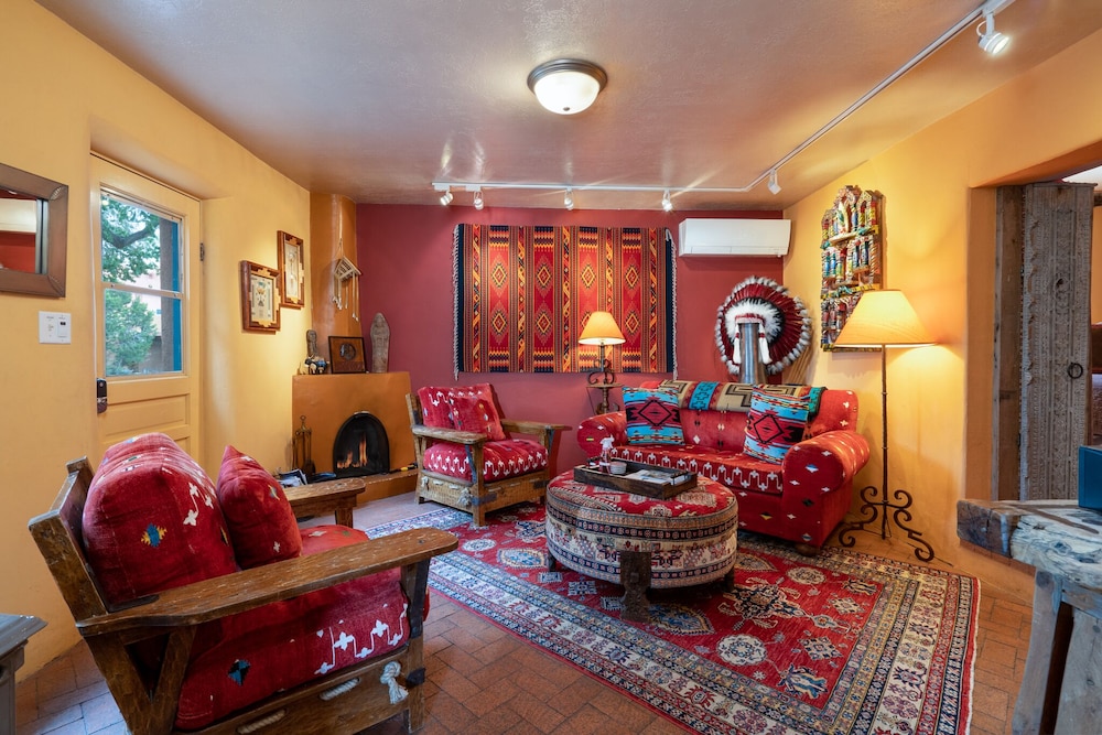 House (2 Bedrooms)