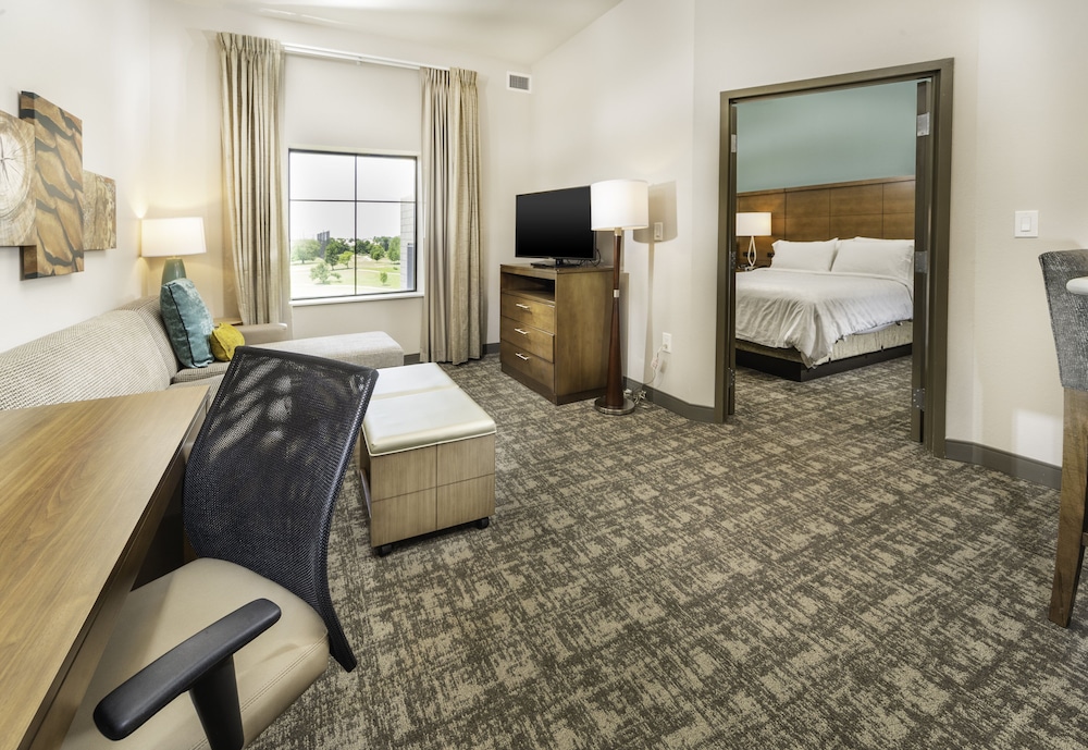 Suite, 1 Bedroom, Kitchen - Photo 8