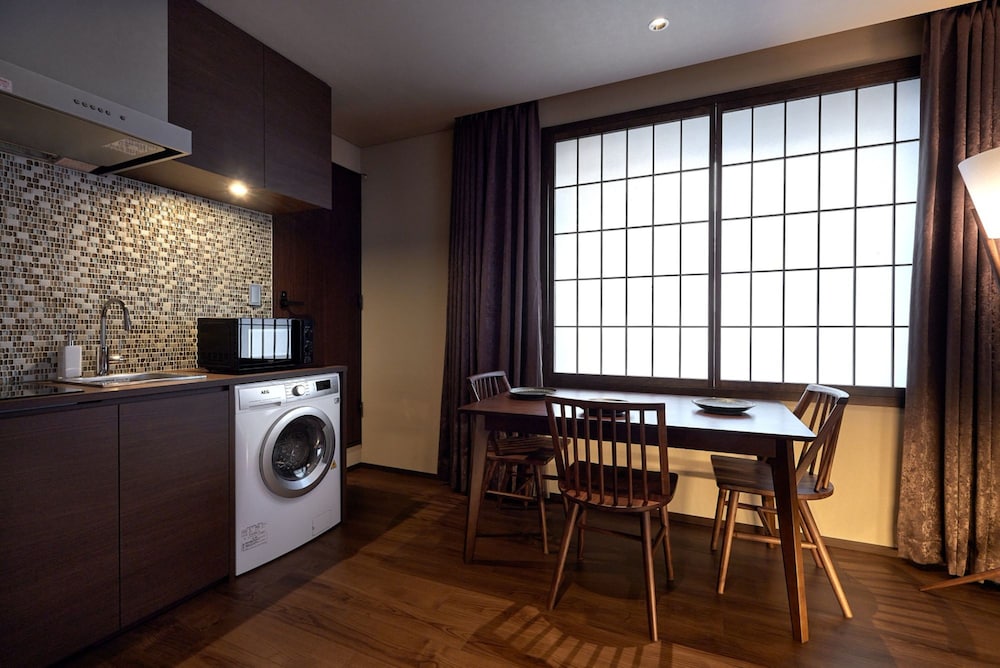 Deluxe Triple Room, Multiple Beds, Non Smoking, Kitchen - Photo 3