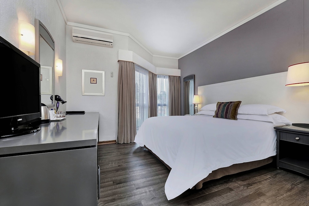 Executive Room, 1 Queen Bed - Photo 2