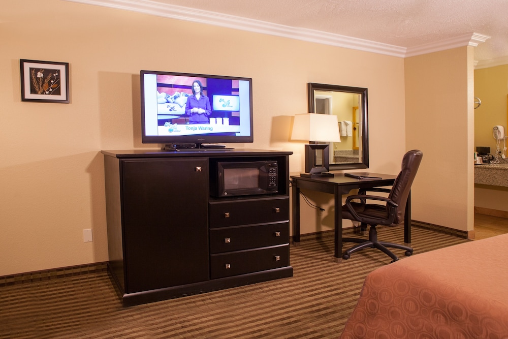 Standard Room, 1 King Bed photo 3