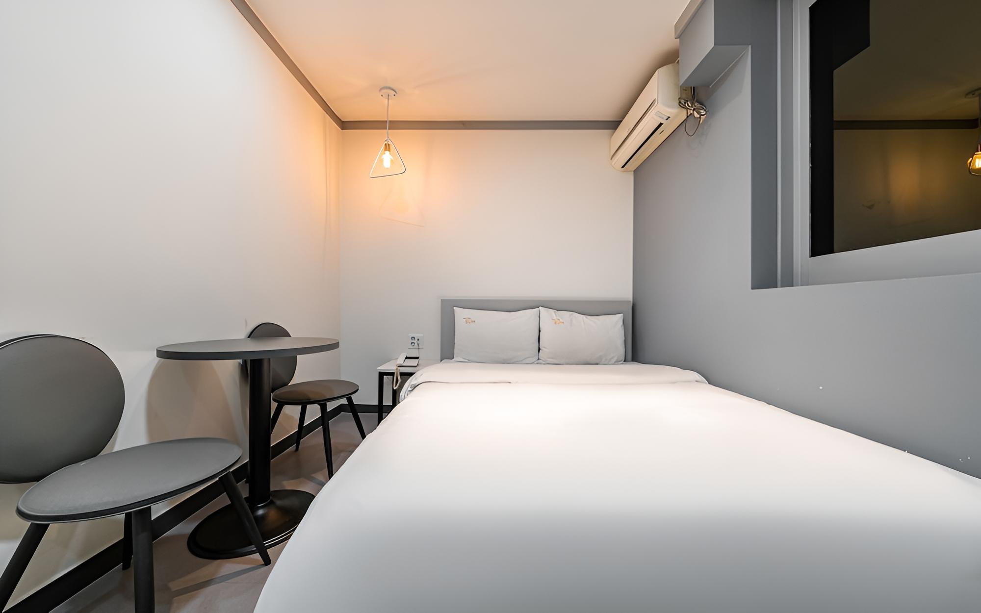 Room (Standard Room 301) - Photo 8