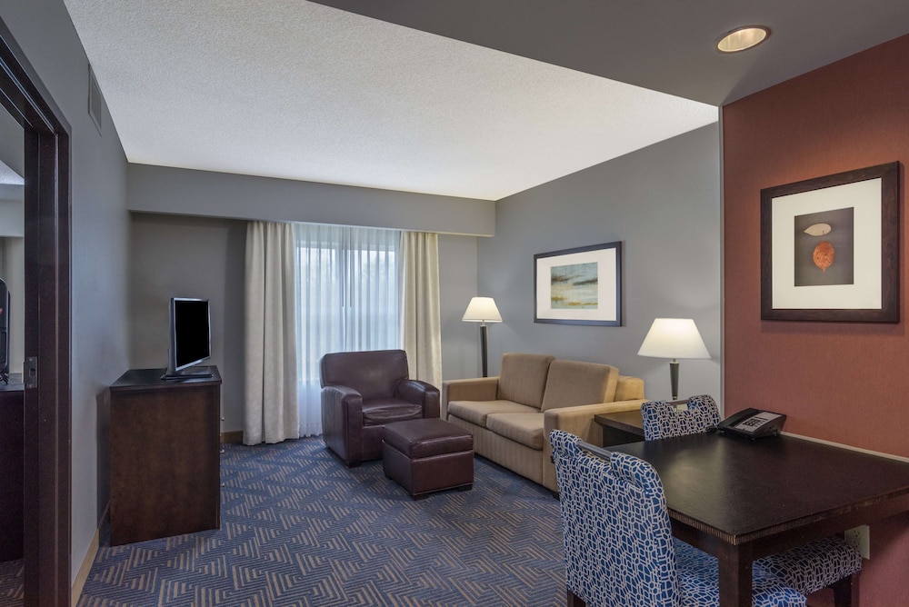 Suite, 2 Queen Beds, Accessible, Bathtub - Photo 3