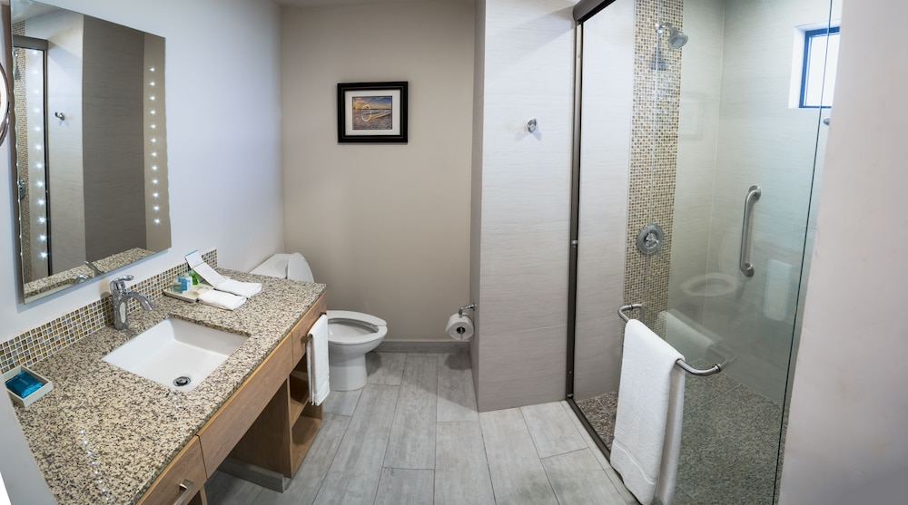 Junior Suite, 2 Queen Beds, Kitchenette thumbnail 6