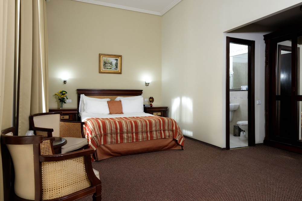 Deluxe Double Room - Photo 7