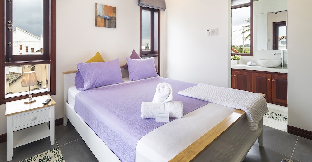 Basic Double Room, 1 Queen Bed, Balcony, Garden View