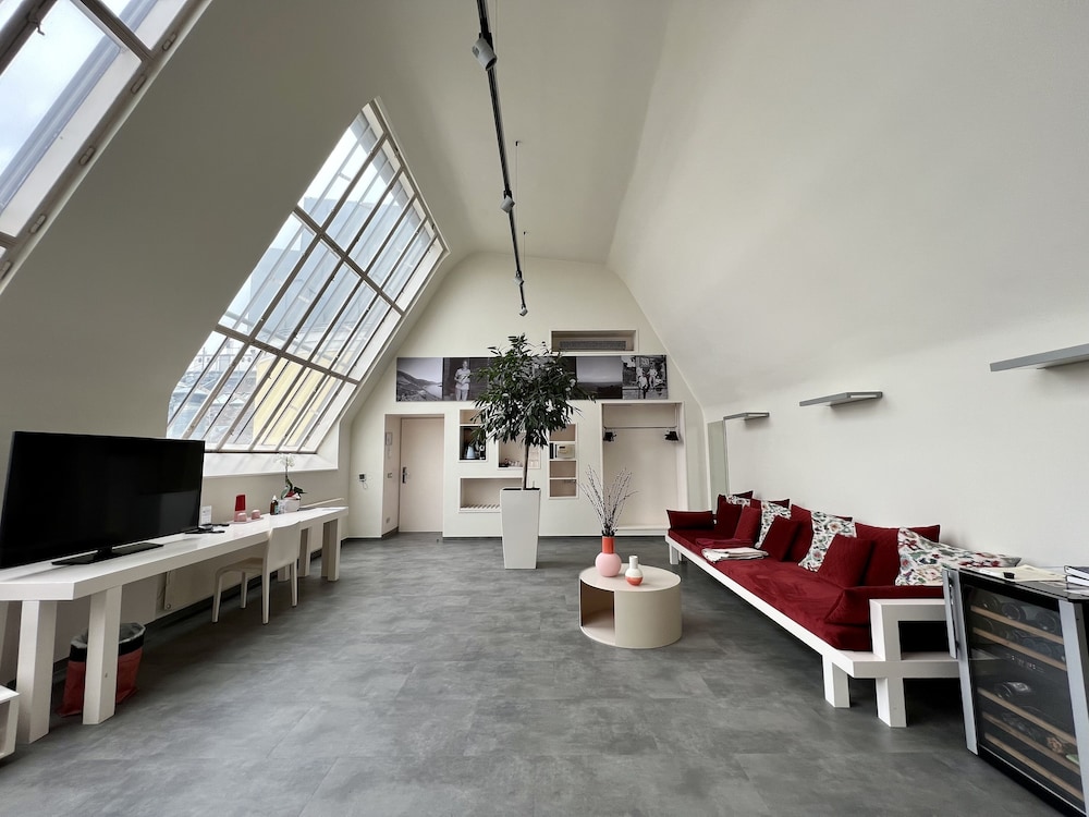 Panoramic Penthouse, City View