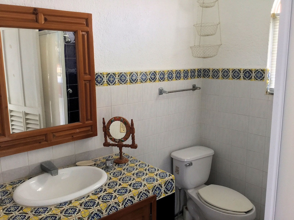 Single Room, 1 Queen Bed, Ocean View photo 3
