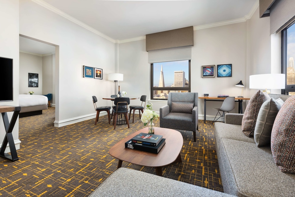 Suite (Parlor) thumbnail 5