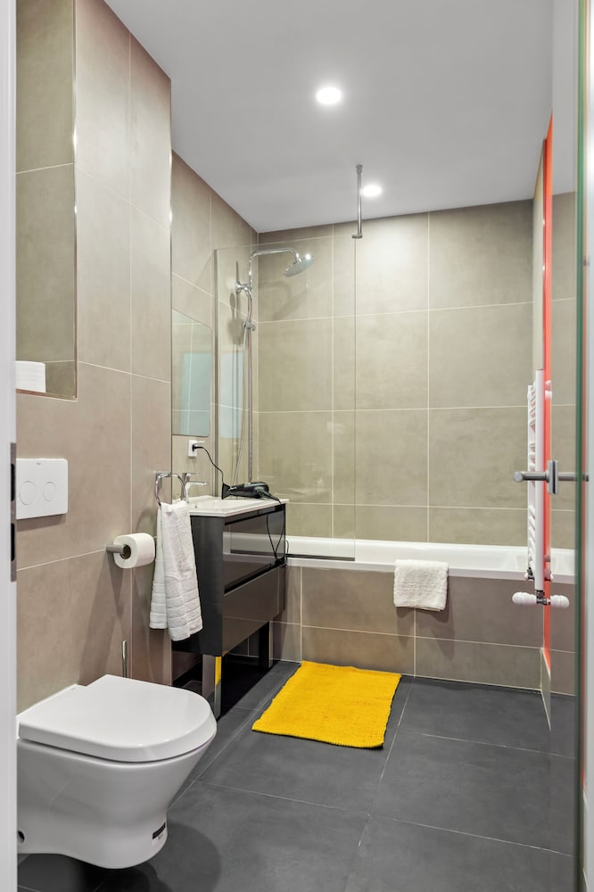 Deluxe Double or Twin Room - Photo 7