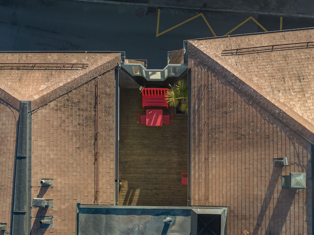 Suite - Photo 11